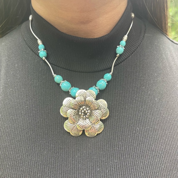 The Turquoise Beaded Necklace - Picture 2 of 2